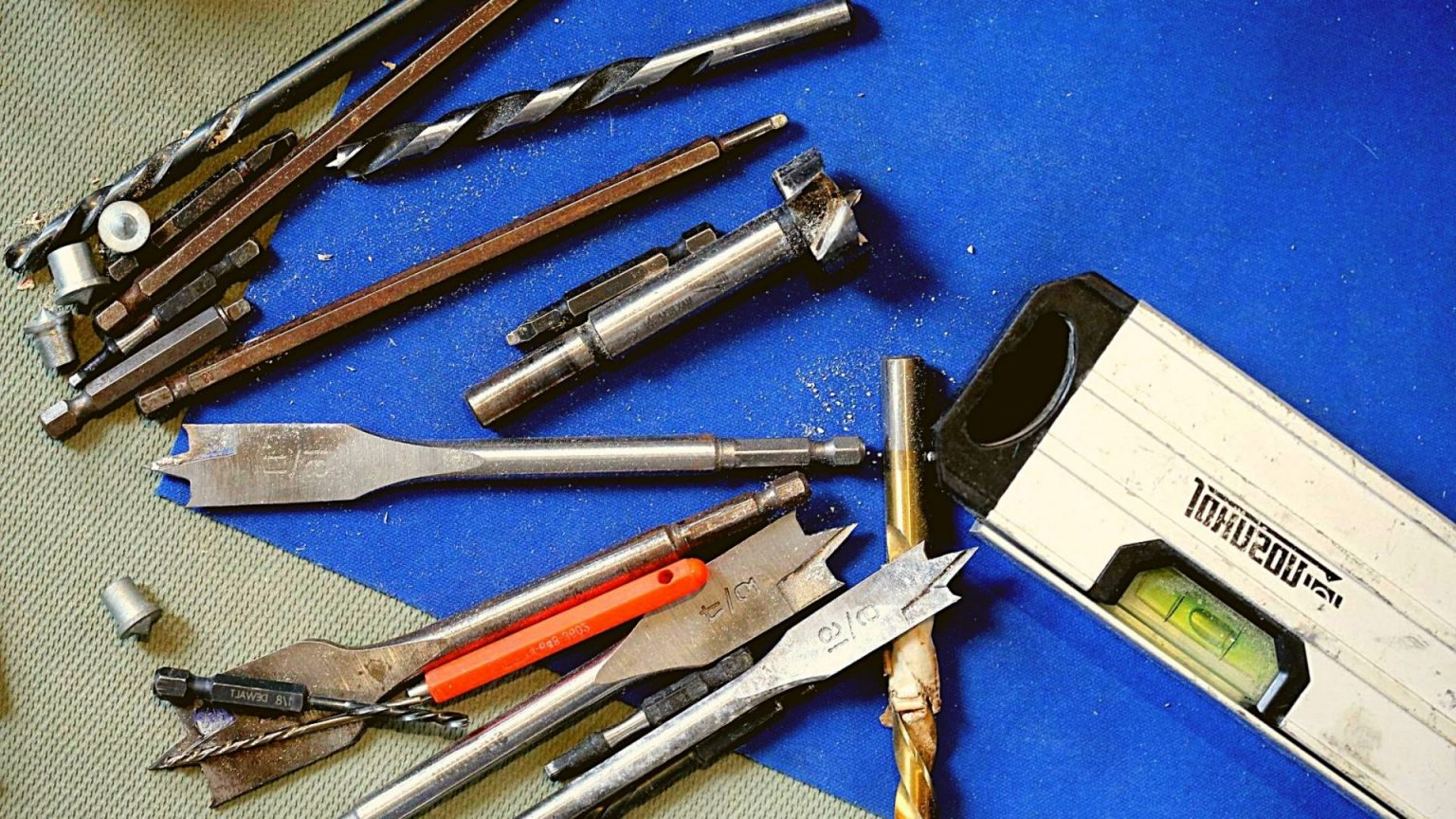 How to Identify a Wood Drill Bit From a Metal Drill Bit?